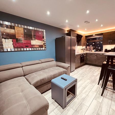 Modern Suites -5 Bedroom House- With Free Parking Birmingham City 외부 사진