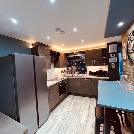 Modern Suites -5 Bedroom House- With Free Parking Birmingham City 외부 사진