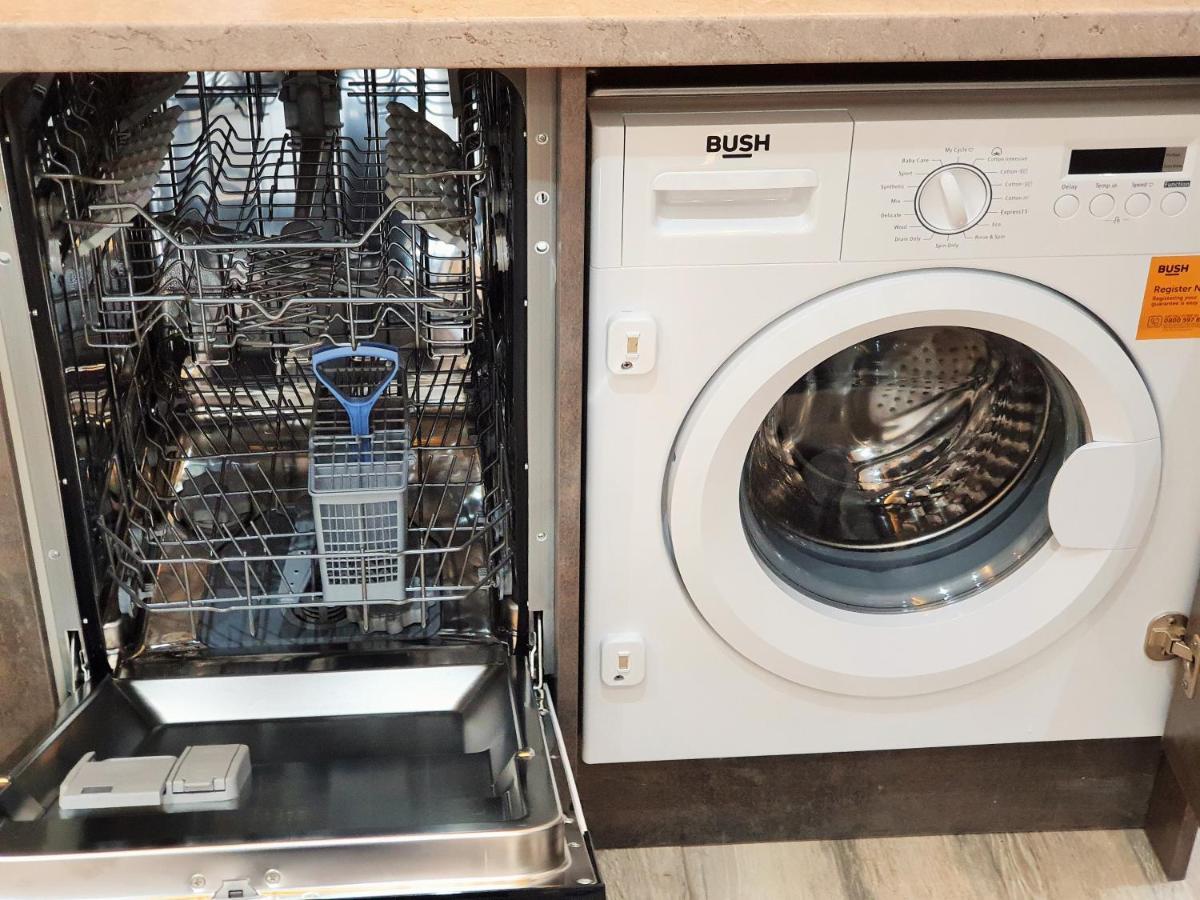 Modern Suites -5 Bedroom House- With Free Parking Birmingham City 외부 사진