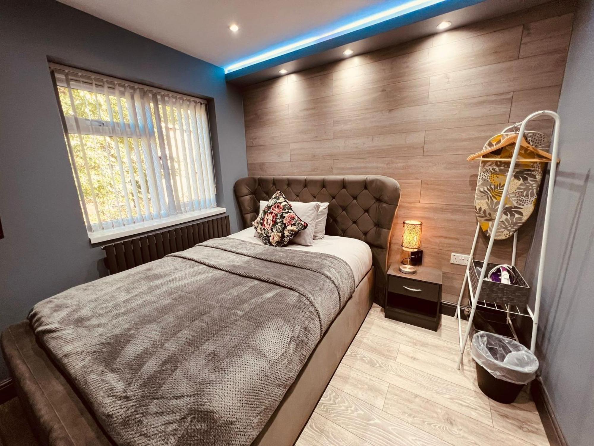 Modern Suites -5 Bedroom House- With Free Parking Birmingham City 외부 사진