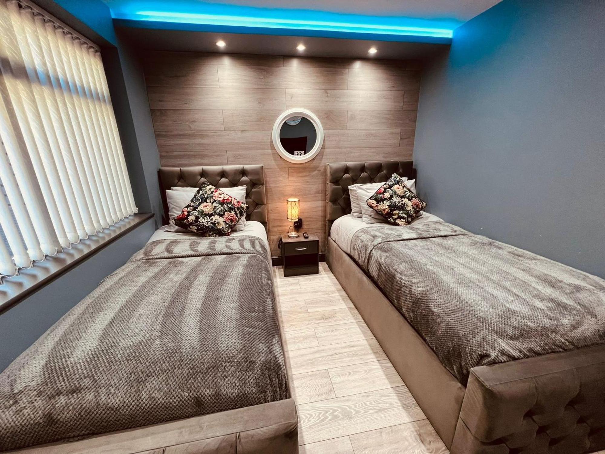 Modern Suites -5 Bedroom House- With Free Parking Birmingham City 외부 사진