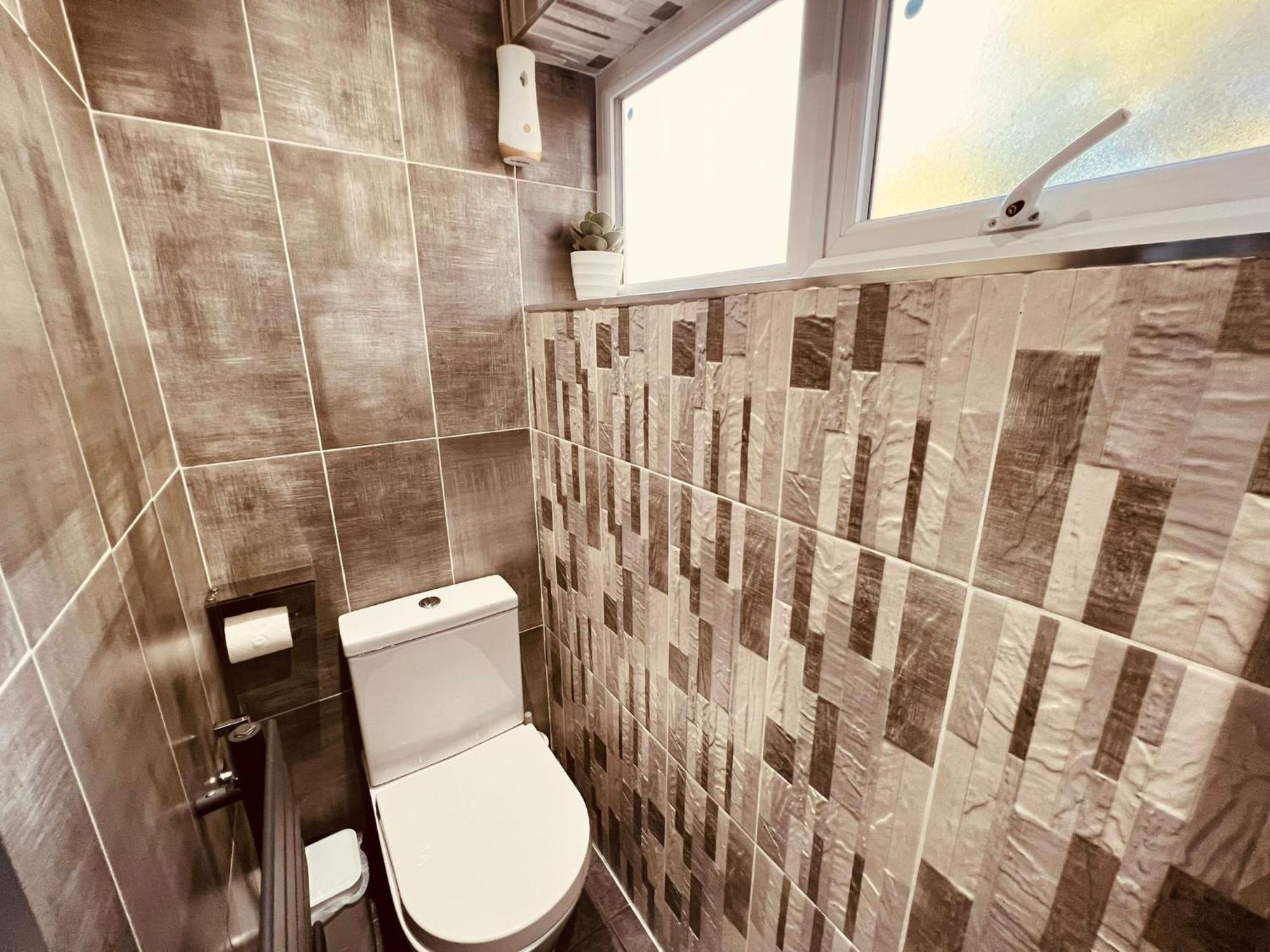 Modern Suites -5 Bedroom House- With Free Parking Birmingham City 외부 사진