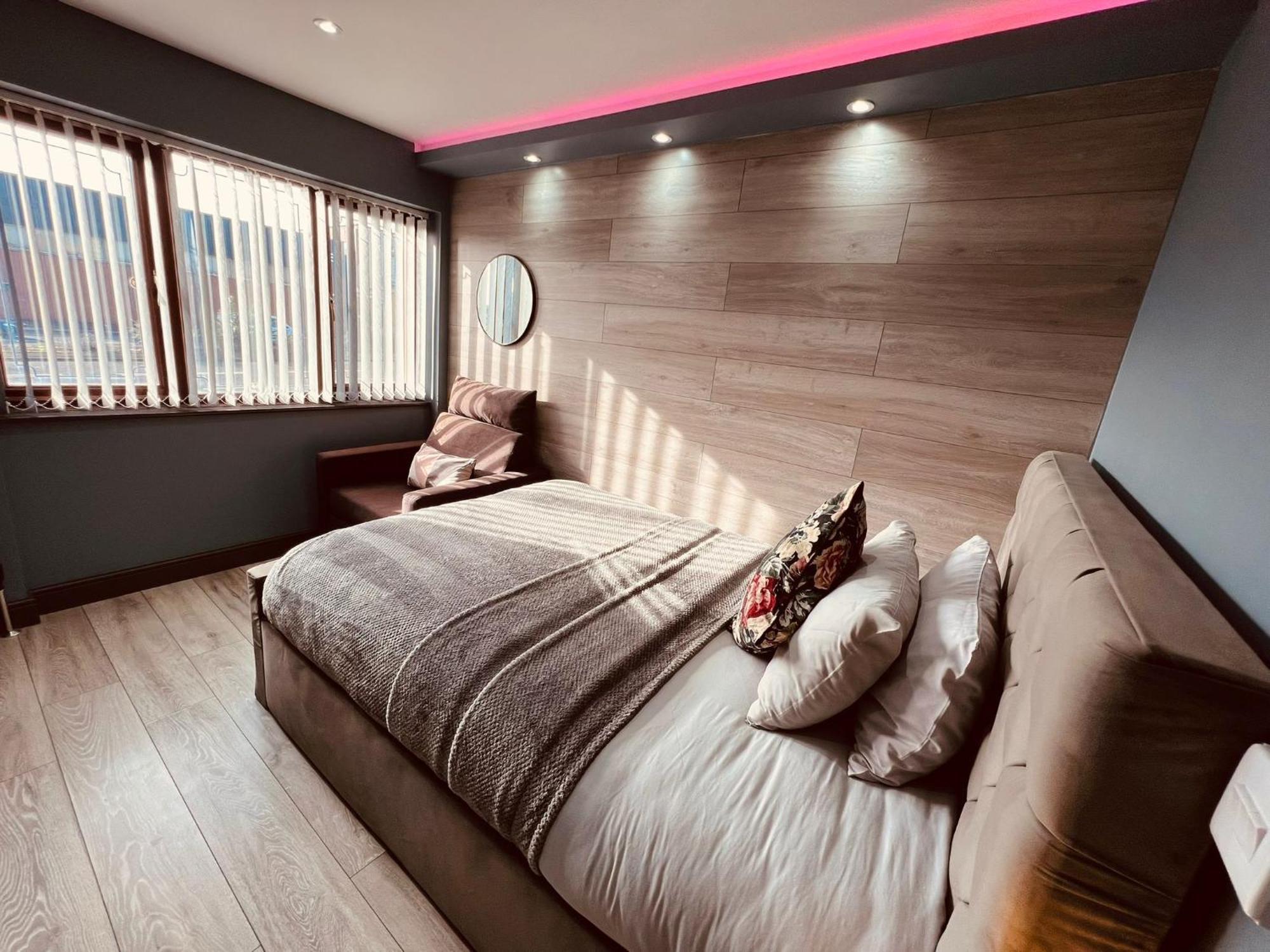 Modern Suites -5 Bedroom House- With Free Parking Birmingham City 외부 사진