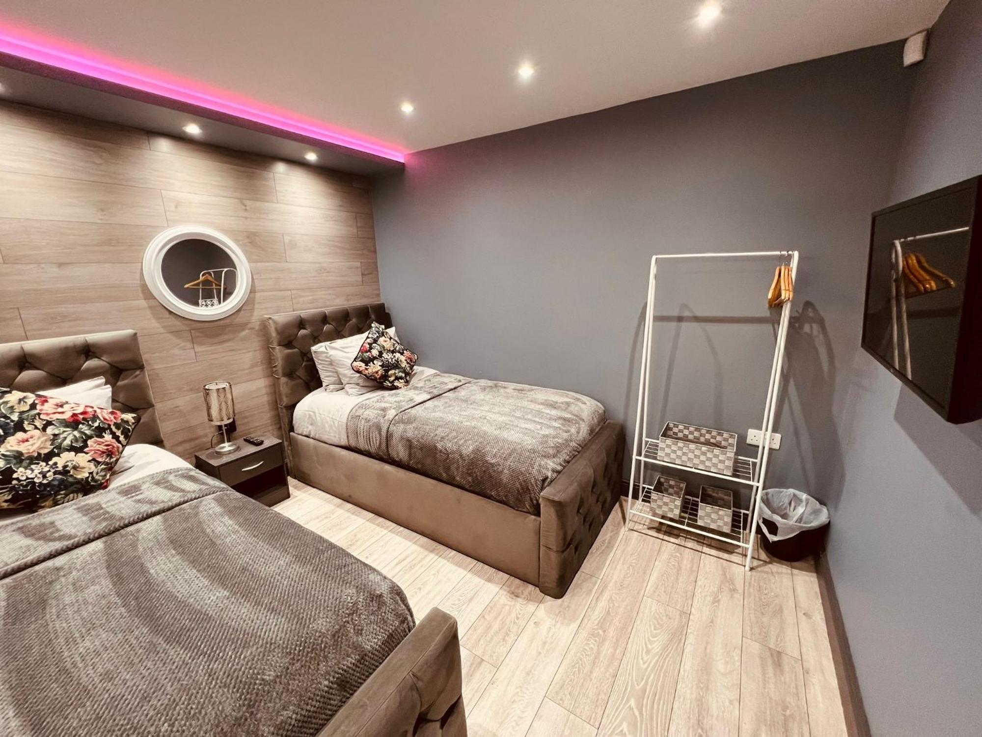 Modern Suites -5 Bedroom House- With Free Parking Birmingham City 외부 사진