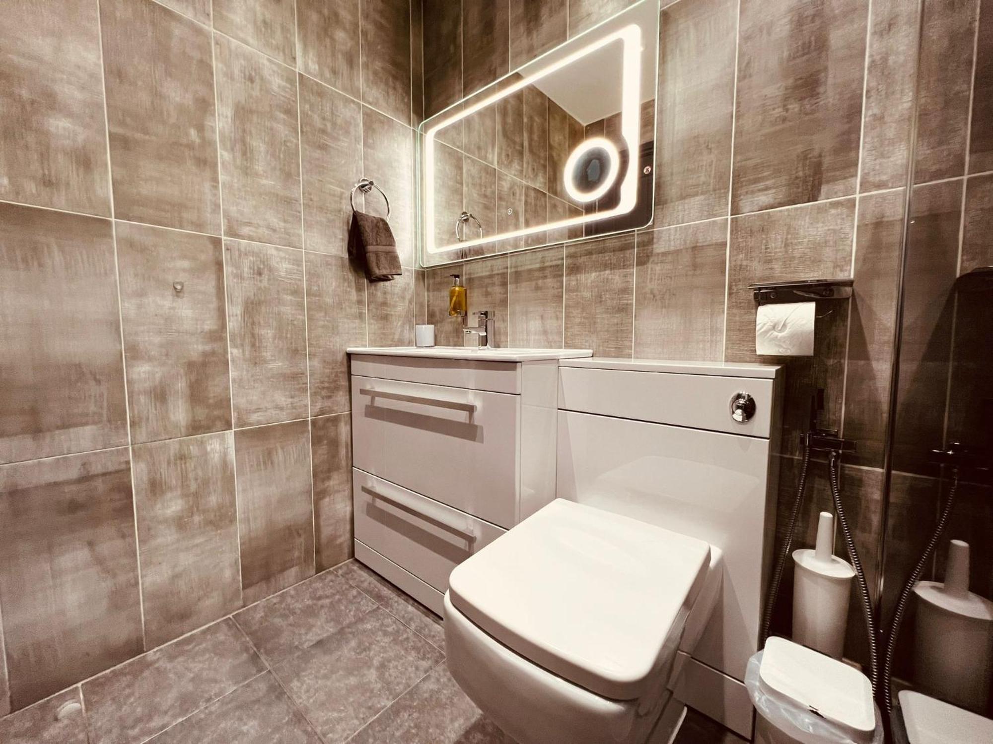 Modern Suites -5 Bedroom House- With Free Parking Birmingham City 외부 사진