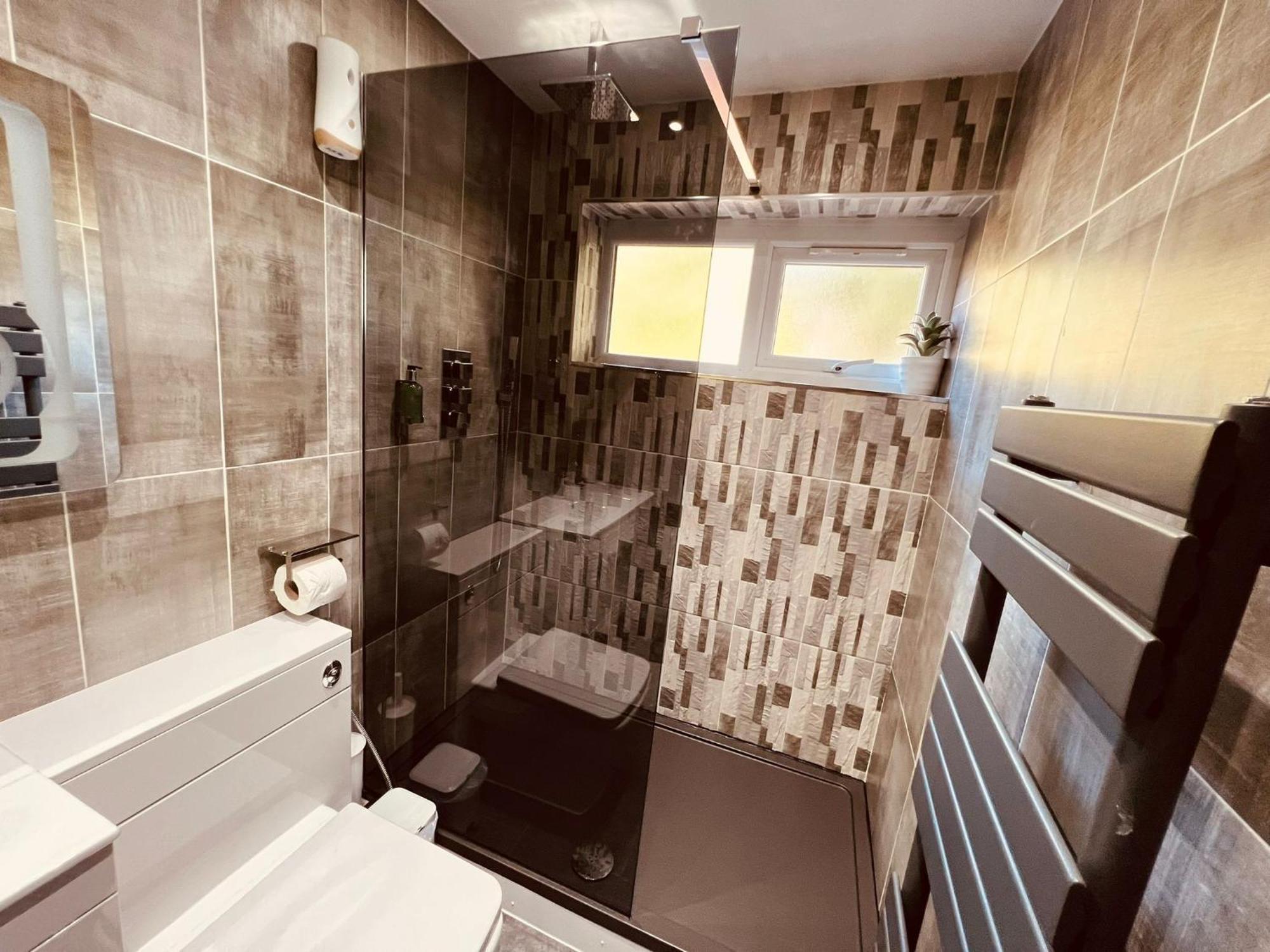 Modern Suites -5 Bedroom House- With Free Parking Birmingham City 외부 사진