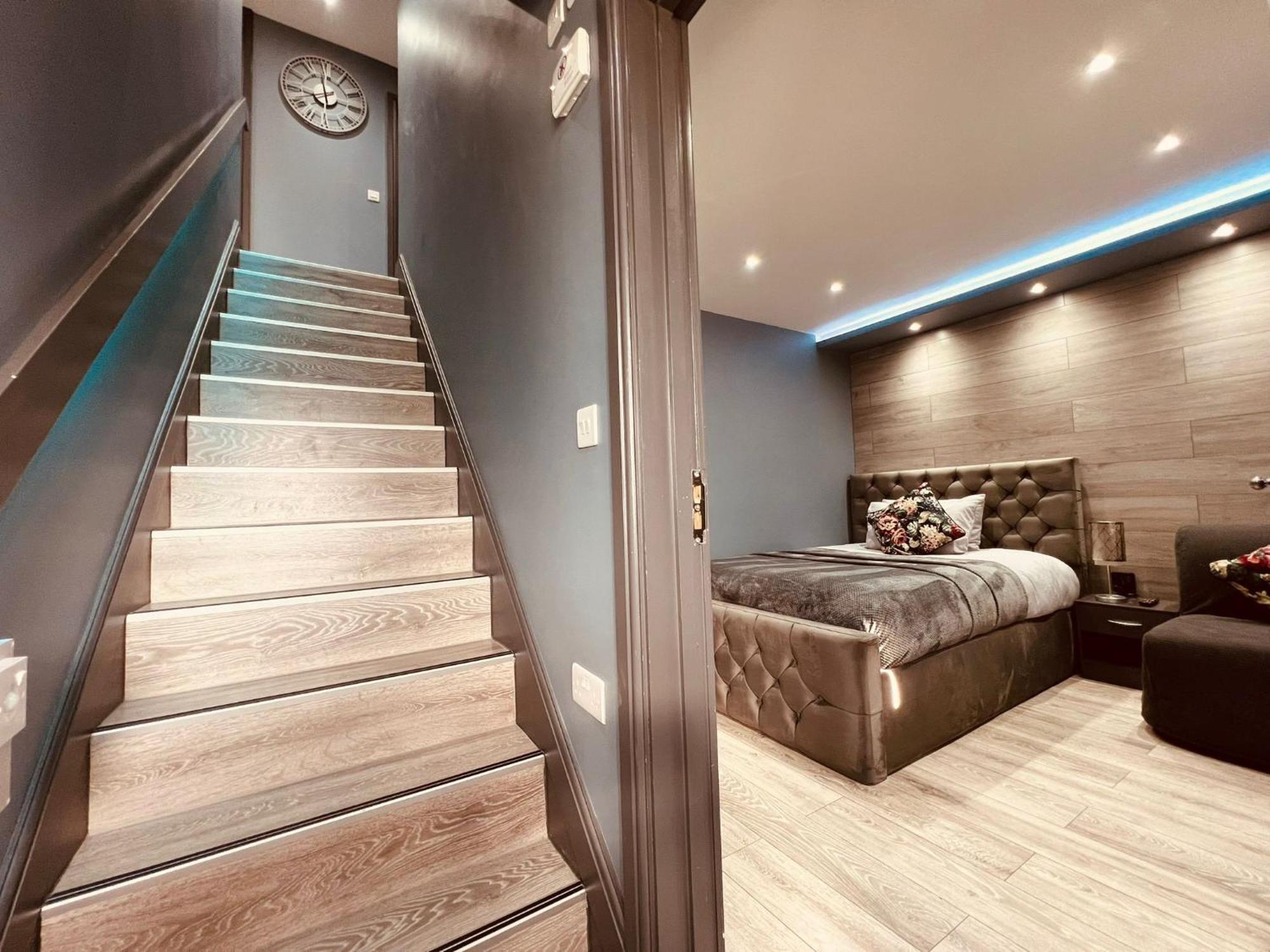 Modern Suites -5 Bedroom House- With Free Parking Birmingham City 외부 사진
