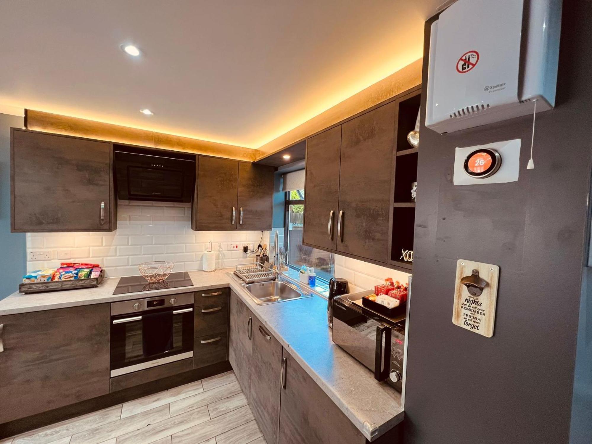 Modern Suites -5 Bedroom House- With Free Parking Birmingham City 외부 사진