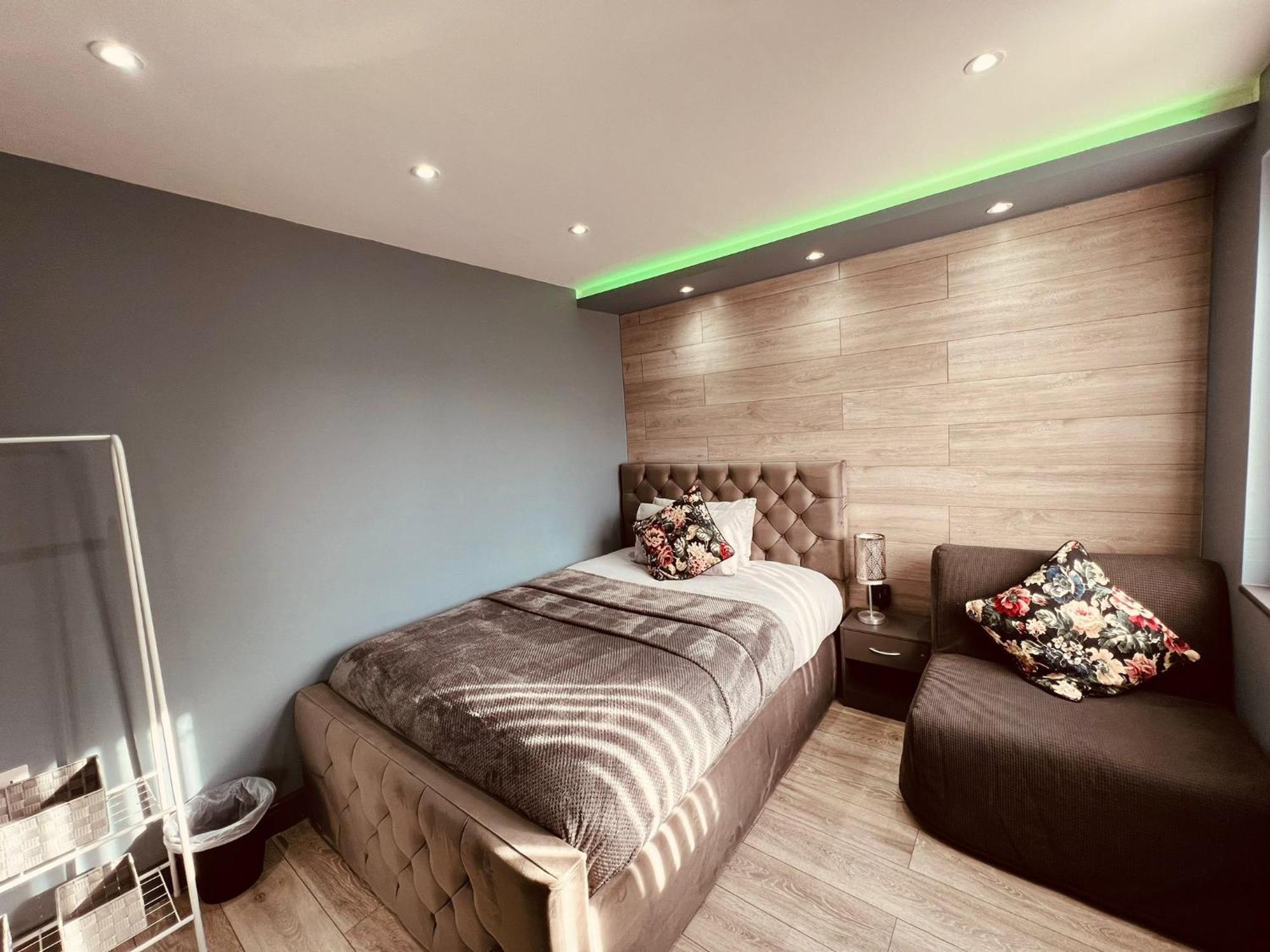 Modern Suites -5 Bedroom House- With Free Parking Birmingham City 외부 사진