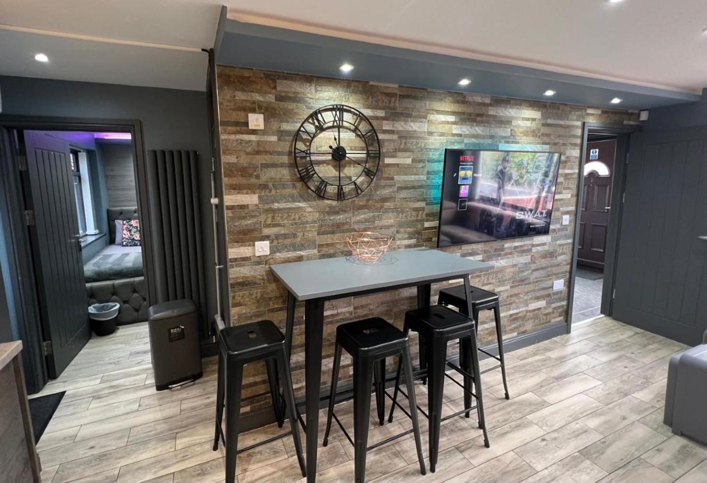 Modern Suites -5 Bedroom House- With Free Parking Birmingham City 외부 사진