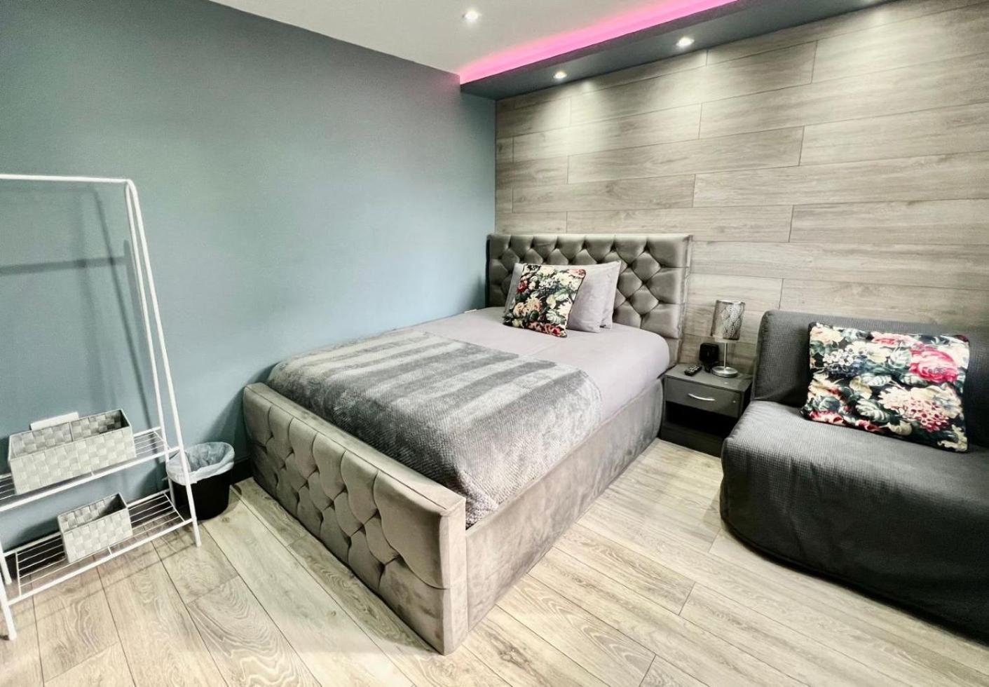 Modern Suites -5 Bedroom House- With Free Parking Birmingham City 외부 사진