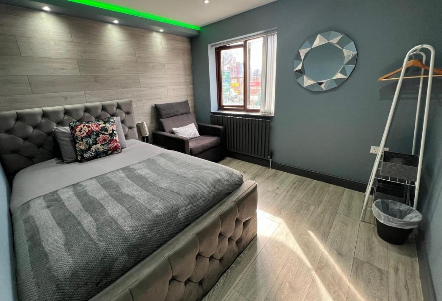 Modern Suites -5 Bedroom House- With Free Parking Birmingham City 외부 사진