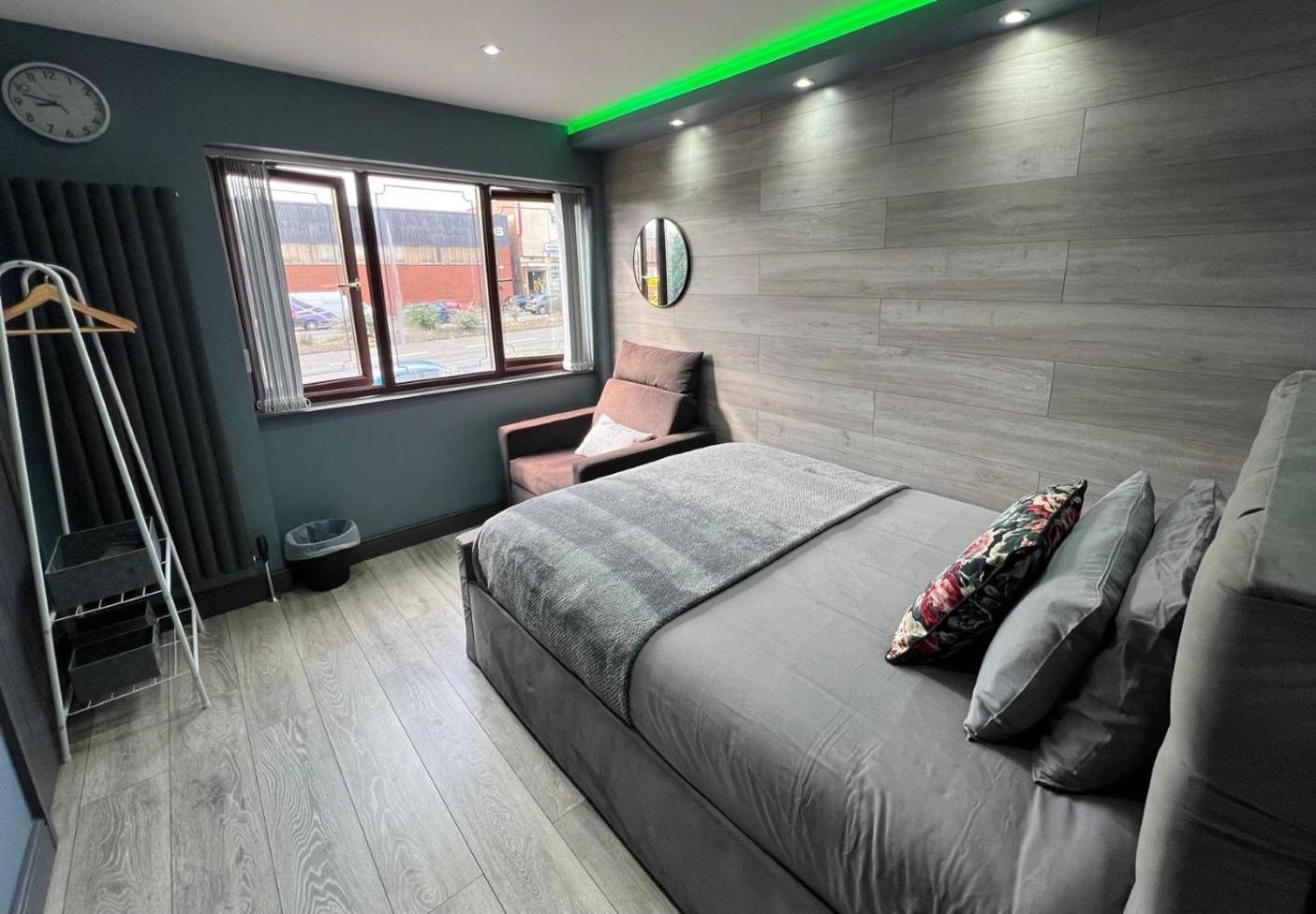 Modern Suites -5 Bedroom House- With Free Parking Birmingham City 외부 사진