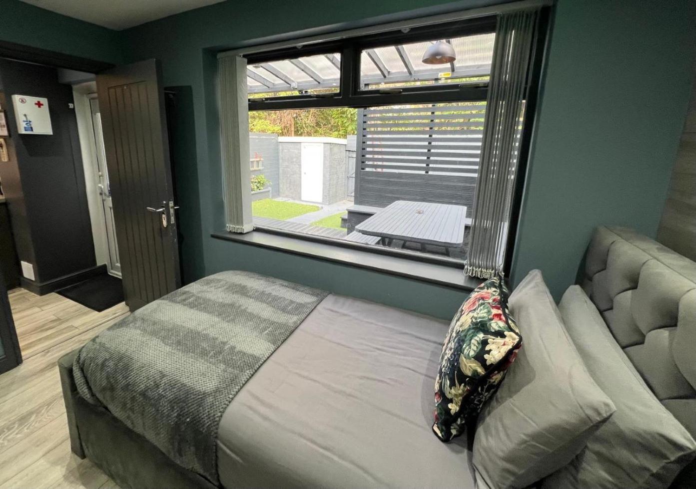 Modern Suites -5 Bedroom House- With Free Parking Birmingham City 외부 사진