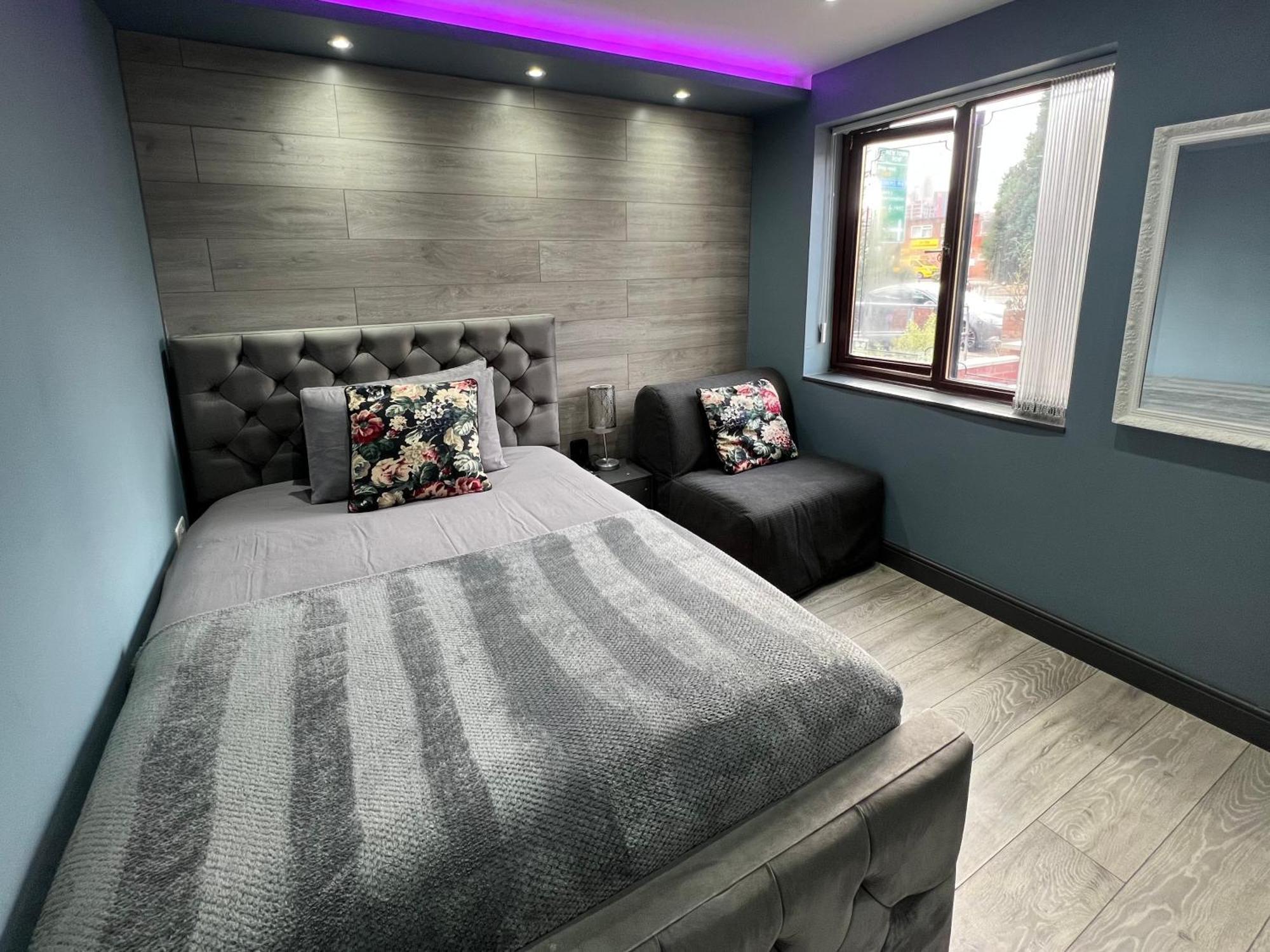 Modern Suites -5 Bedroom House- With Free Parking Birmingham City 외부 사진