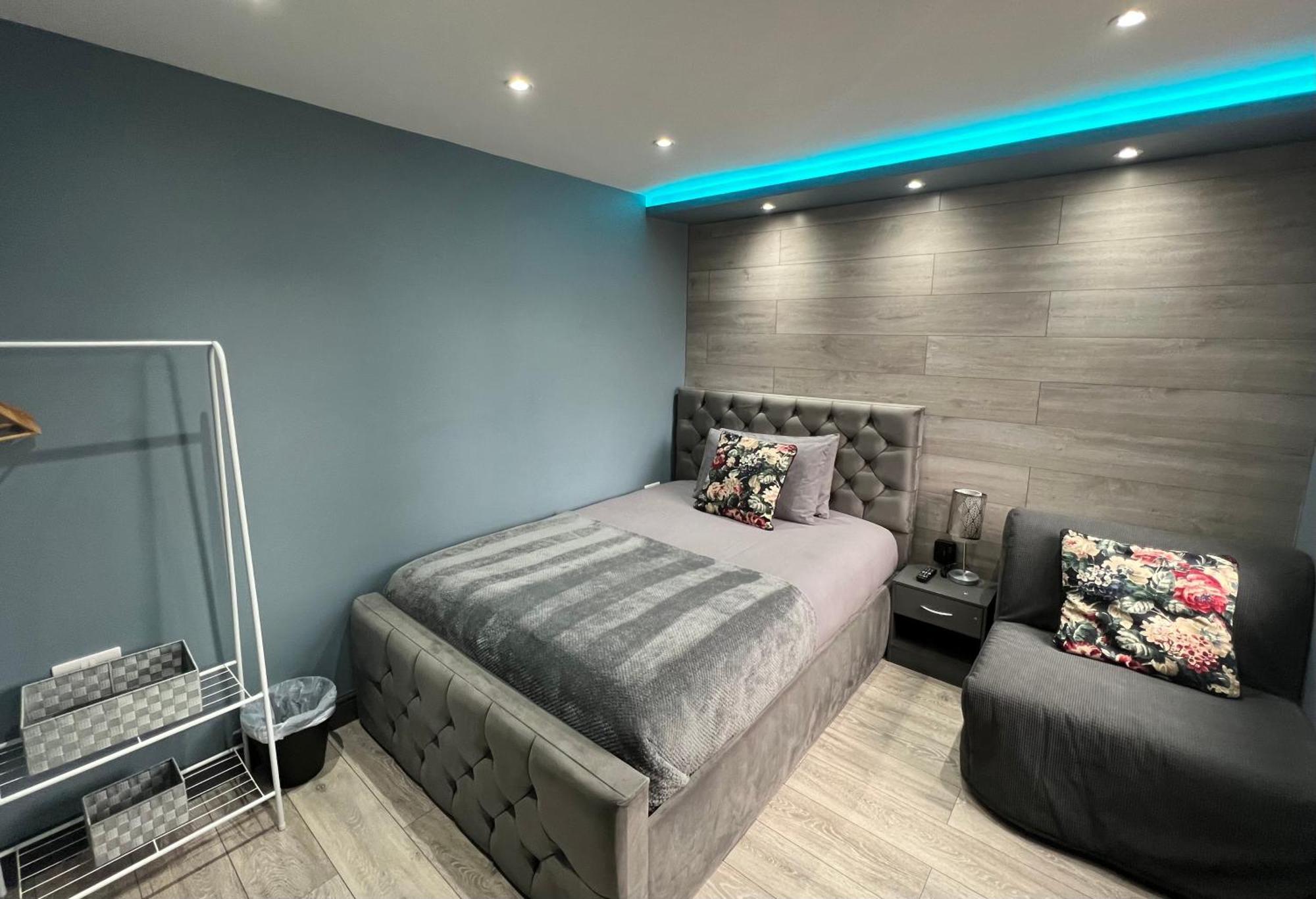 Modern Suites -5 Bedroom House- With Free Parking Birmingham City 외부 사진