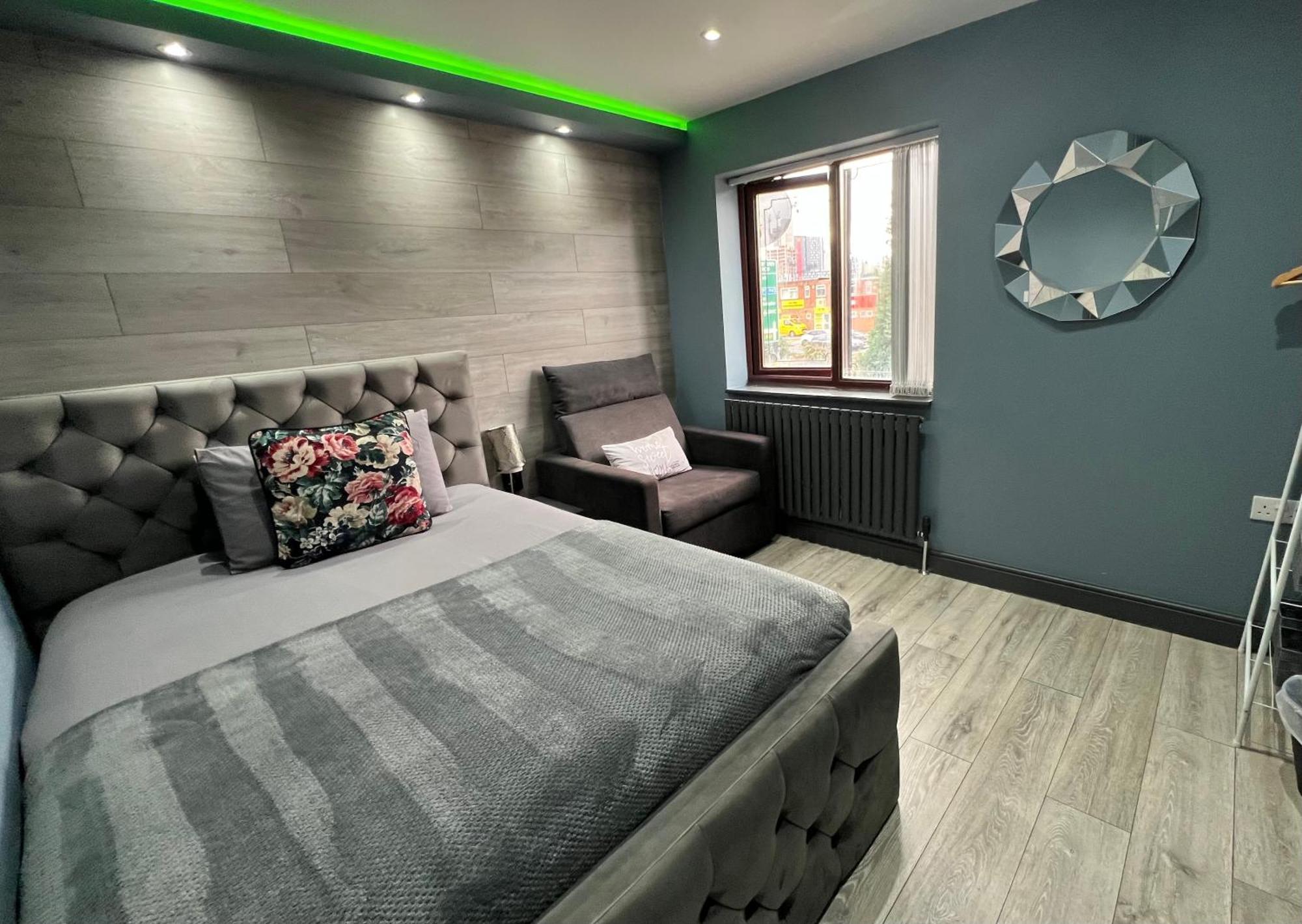 Modern Suites -5 Bedroom House- With Free Parking Birmingham City 외부 사진