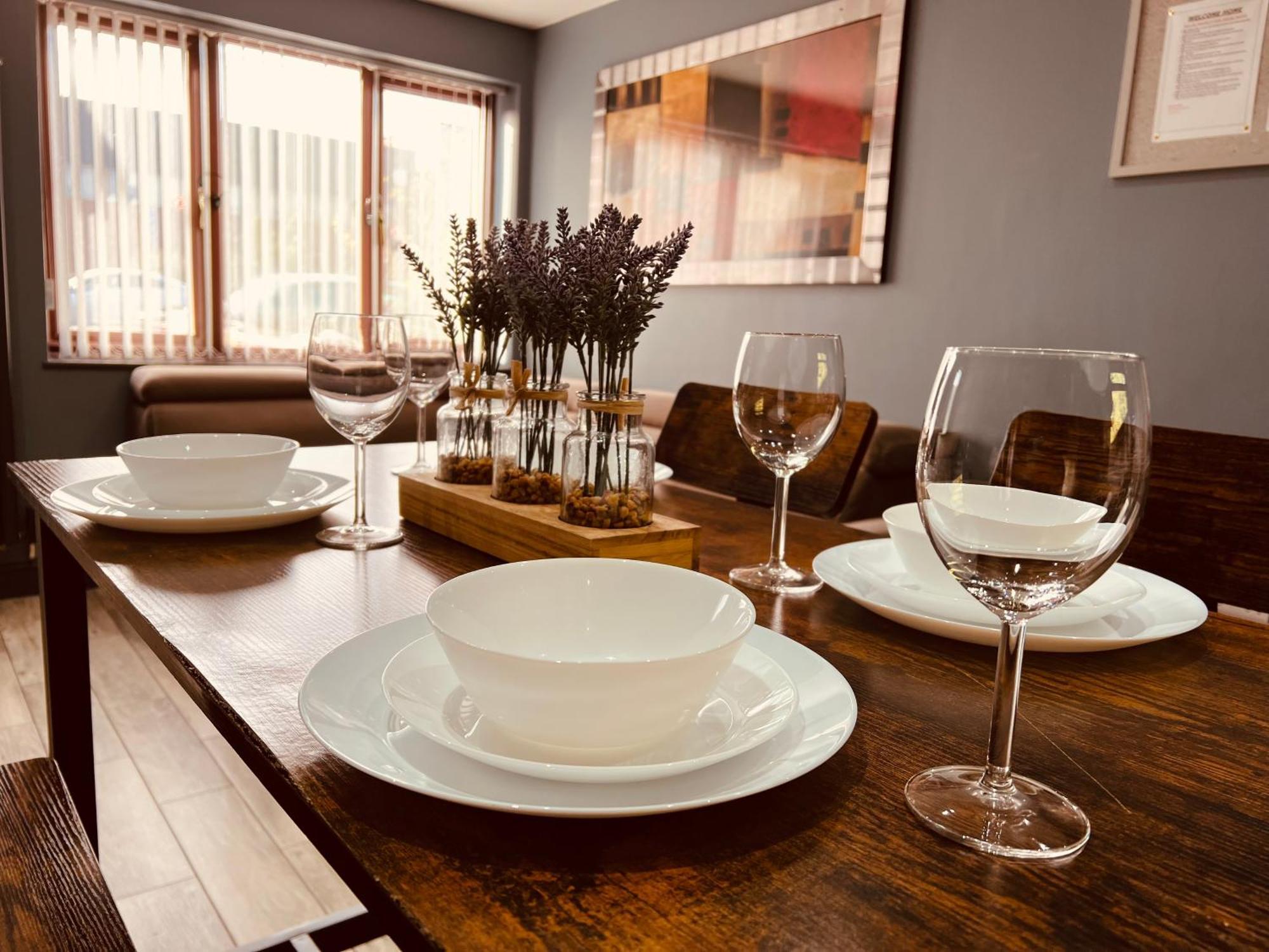Modern Suites -5 Bedroom House- With Free Parking Birmingham City 외부 사진