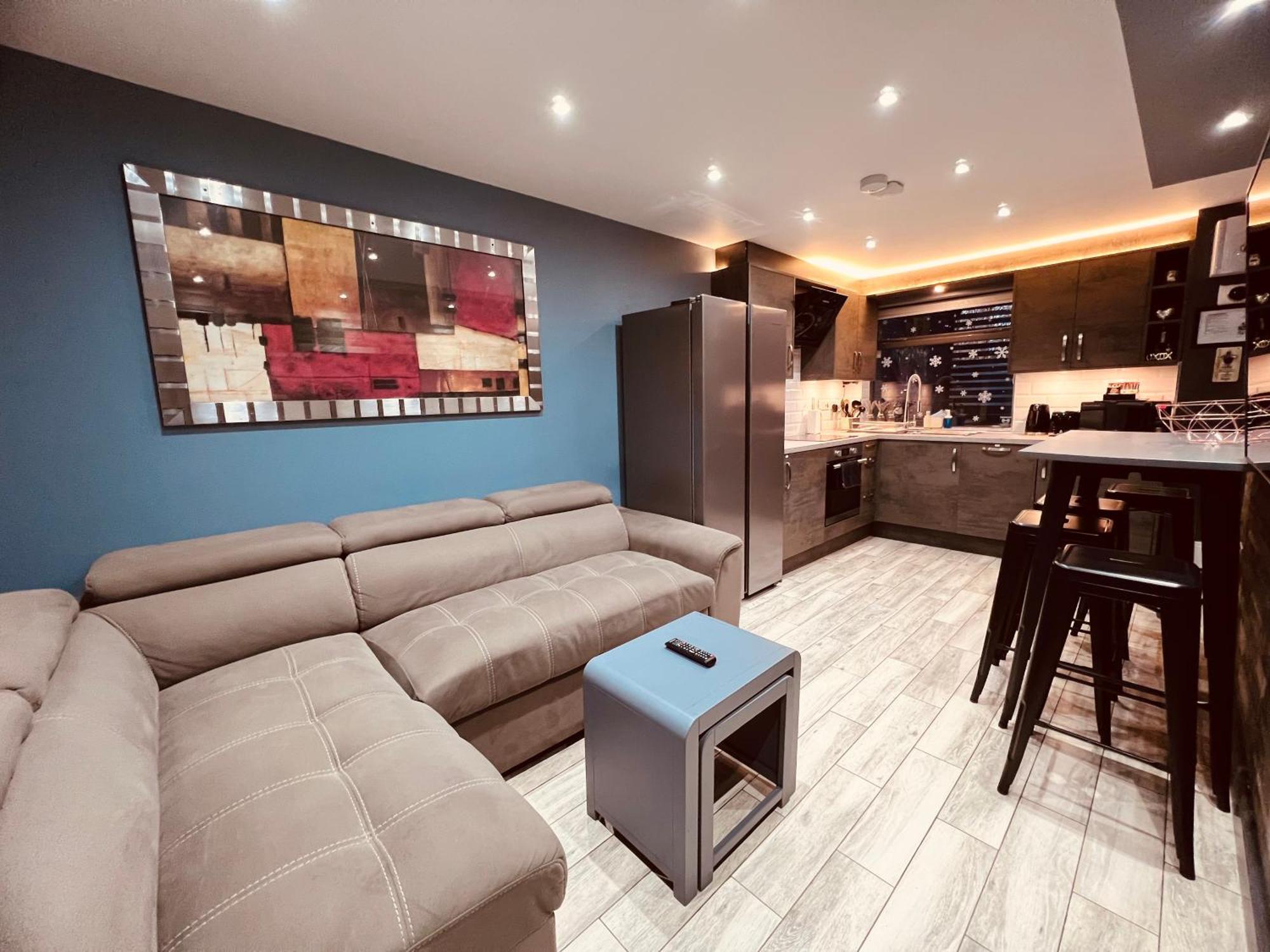 Modern Suites -5 Bedroom House- With Free Parking Birmingham City 외부 사진